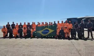 Brasil envia quarto avião à Venezuela com 35 bombeiros e donativos para vítimas de grandes terremotos