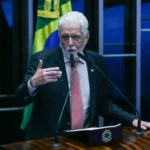 Jaques Wagner deixa liderança do governo no Senado após reunião com Lula e prioriza defesa