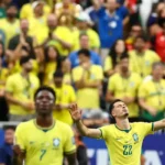 Brasil vence Japão por 2 a 1 com gol de Martinelli nos acréscimos e avança às oitavas da Copa do Mundo