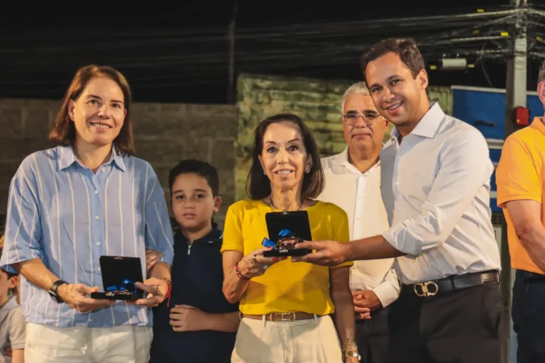 Câmara de Juazeiro do Norte homenageia familiares dos Irmãos Bezerra de Menezes com Medalha do Centenário 4 p.14 - Câmara de Juazeiro do Norte homenageia familiares dos Irmãos Bezerra de Menezes com Medalha do Centenário