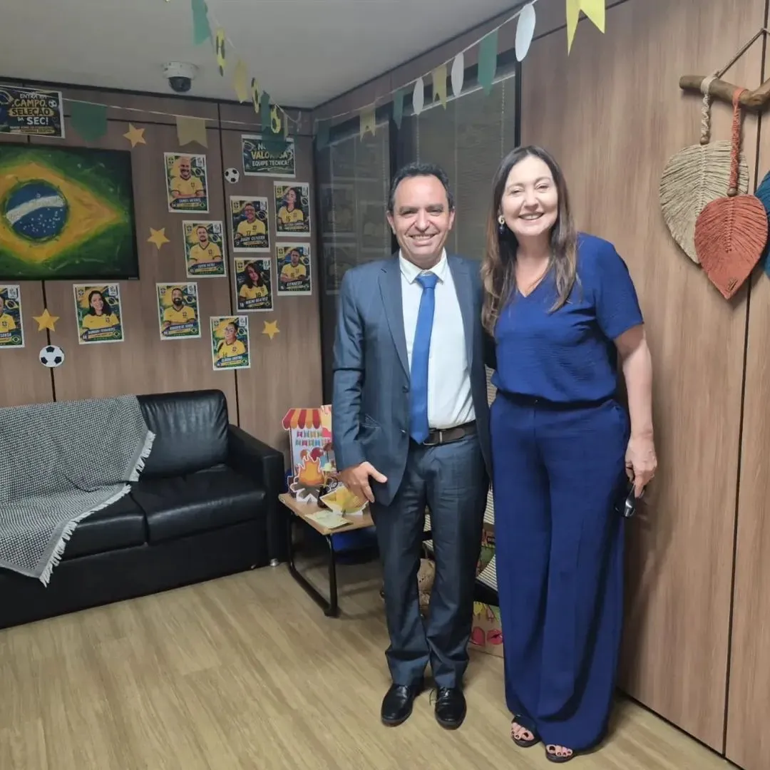 p.14 No Ministerio da Cultura deputado Pedro Lobo