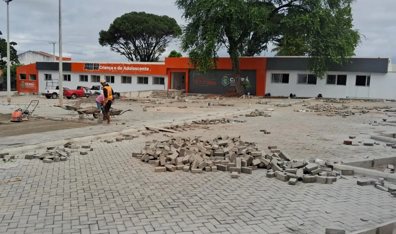 p.15 Deputado estadual Davi de Raimundao visitou as obras da Casa da Crianca e do Adolescente em Juazeiro