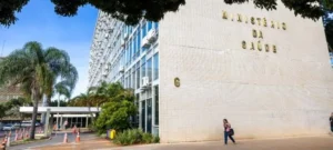 Falta de pagamento de bolsa-incentivo pelo Ministério da Saúde prejudica residentes de Medicina de Família e Comunidade no Cariri. Médicos cobram resposta do Governo Federal