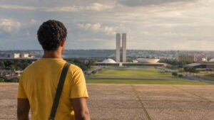 O brasileiro precisa deixar de ser público e passar a ser povo