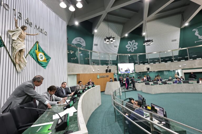 Plenário da Alece durante votação da PLDO