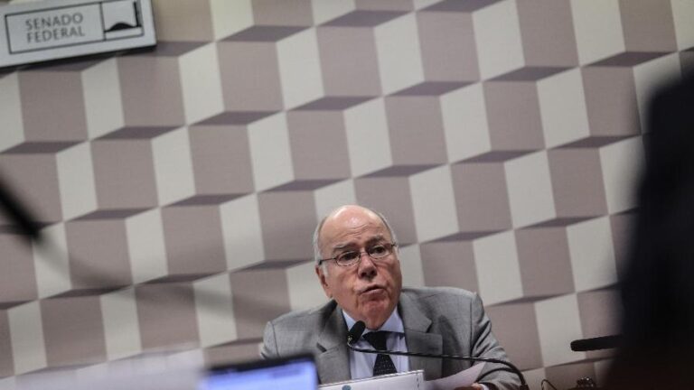 Itamaraty aponta risco à soberania brasileira após decisão dos EUA sobre facções 6 Chanceler Mauro Vieira participa de audiência no Congresso