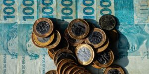 Cédulas de real representam pagamento de benefício social