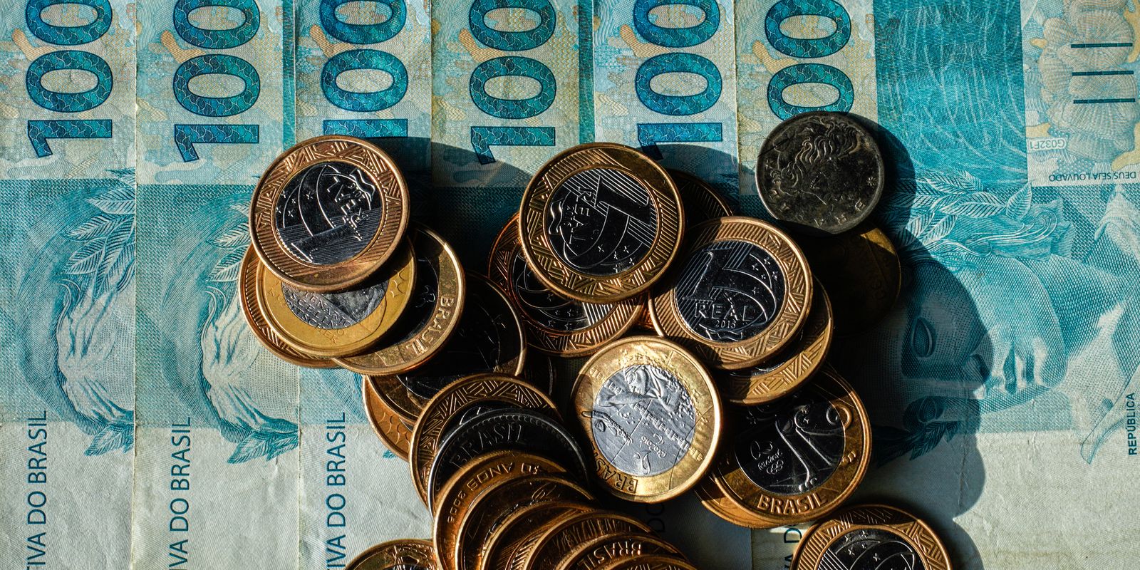 Cédulas de real representam pagamento de benefício social