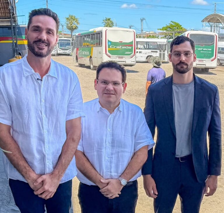 Deputado entrega relatório a representantes da empresa de transporte