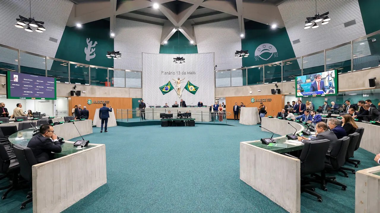 Plenário da Assembleia Legislativa do Ceará durante votação