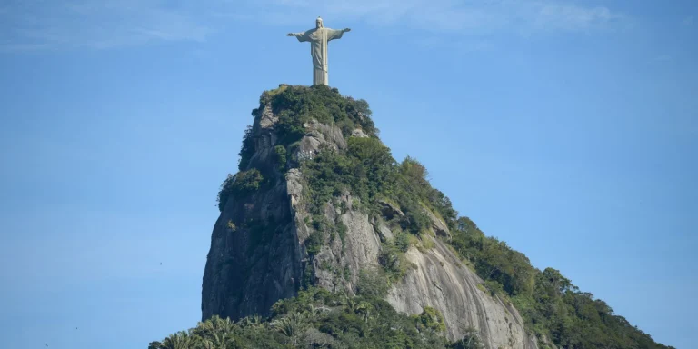 Cristo Redentor no alto do Morro do Corcovado, no Rio de Janeiro