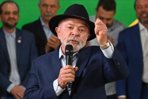 Lula leva dois auxiliares do Planalto para reforçar coordenação da campanha