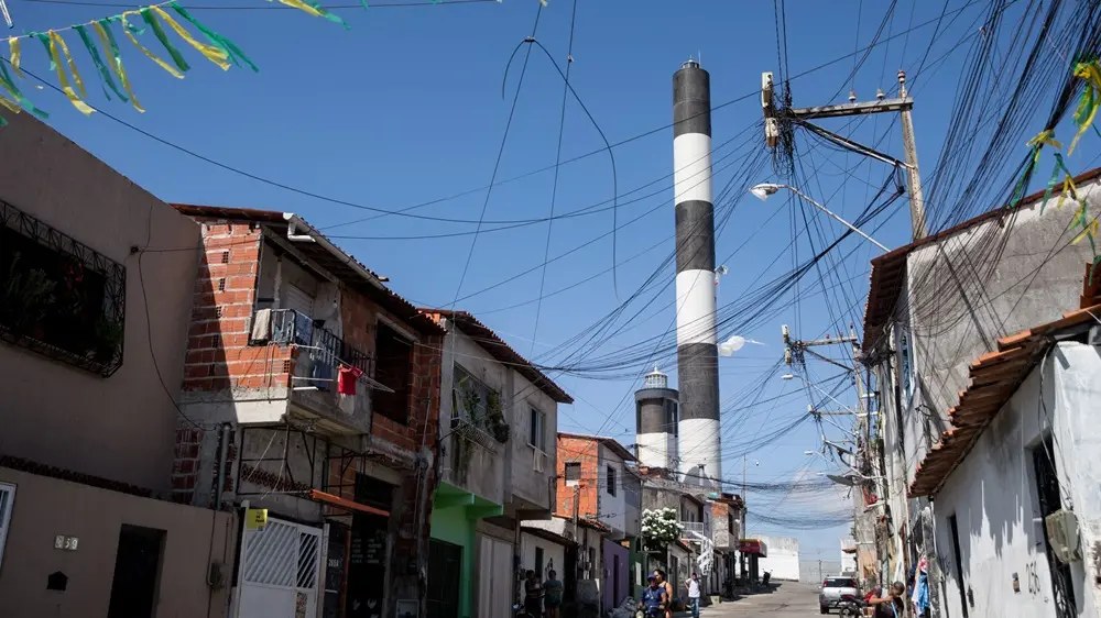Farol do Mucuripe está apagado há três meses e afeta pescadores 1 Farol novo do Mucuripe visto do bairro Vicente Pinzón