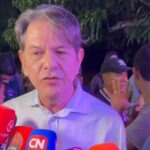 Cid Gomes fala à imprensa durante evento político no Ceará
