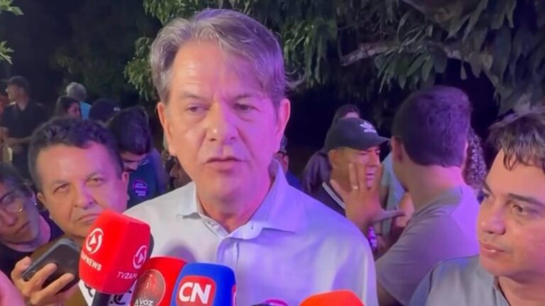 Cid Gomes critica Mauro Filho e amplia tensão no grupo político do Ceará 10 Cid Gomes fala à imprensa durante evento político no Ceará