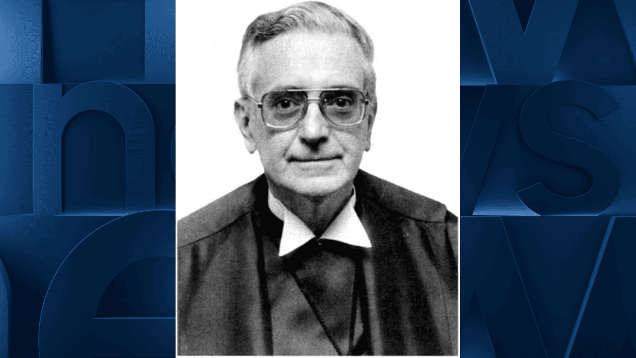 Retrato em preto e branco do ex-ministro do STF Octavio Gallotti