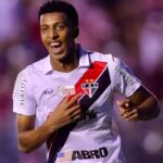 Jogador do Ferroviário comemora gol na vitória pela Série D