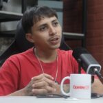 Léo Suricate durante entrevista no Ceará