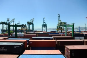 Contêineres no porto do Rio de Janeiro