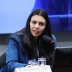 Deputada Delegada Ione durante reunião na Câmara