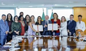 Lula abre 16 pontos entre mulheres contra Flávio Bolsonaro, diz BTG/Nexus