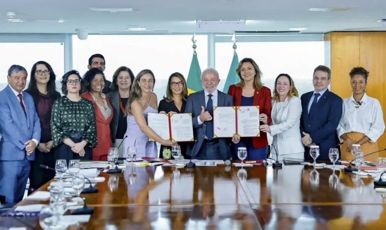 Lula abre 16 pontos entre mulheres contra Flávio Bolsonaro, diz BTG/Nexus