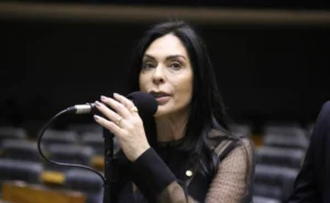 Deputada Geovania de Sá durante atividade na Câmara