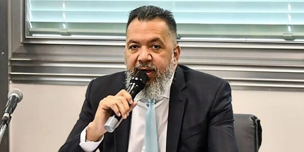 Ex-prefeito de Belford Roxo continuará preso após operação que mira lavagem de dinheiro
