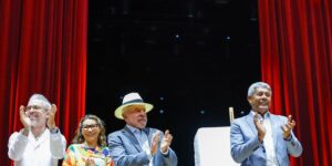 Lula durante cerimônia de reabertura do Teatro Castro Alves, em Salvador