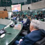 Deputados estaduais reunidos no plenário da Alece