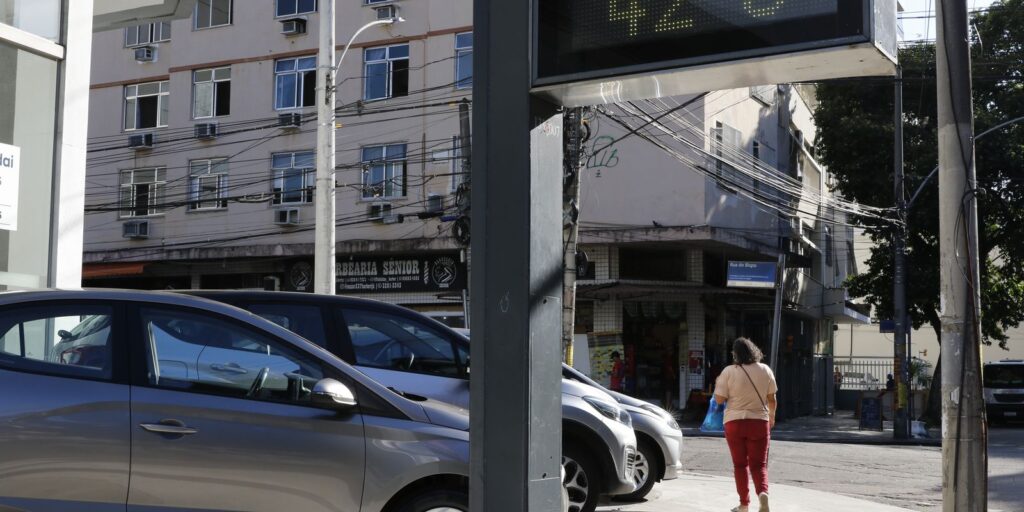 Termômetro de rua registra onda de calor no Rio de Janeiro