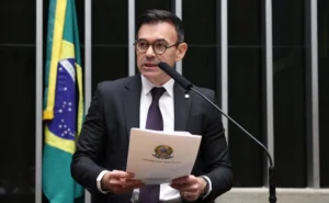 Deputado Raniery Paulino durante atividade na Câmara