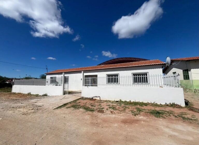 Brejo Santo reinaugura Escola Indígena Isú-Kariri em 3 de agosto 2 Prédio da Escola Indígena Isú-Kariri em Brejo Santo