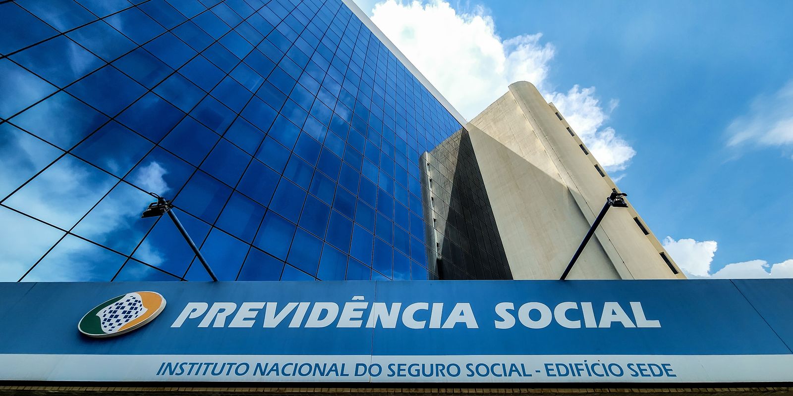 Fachada do edifício-sede do INSS em Brasília