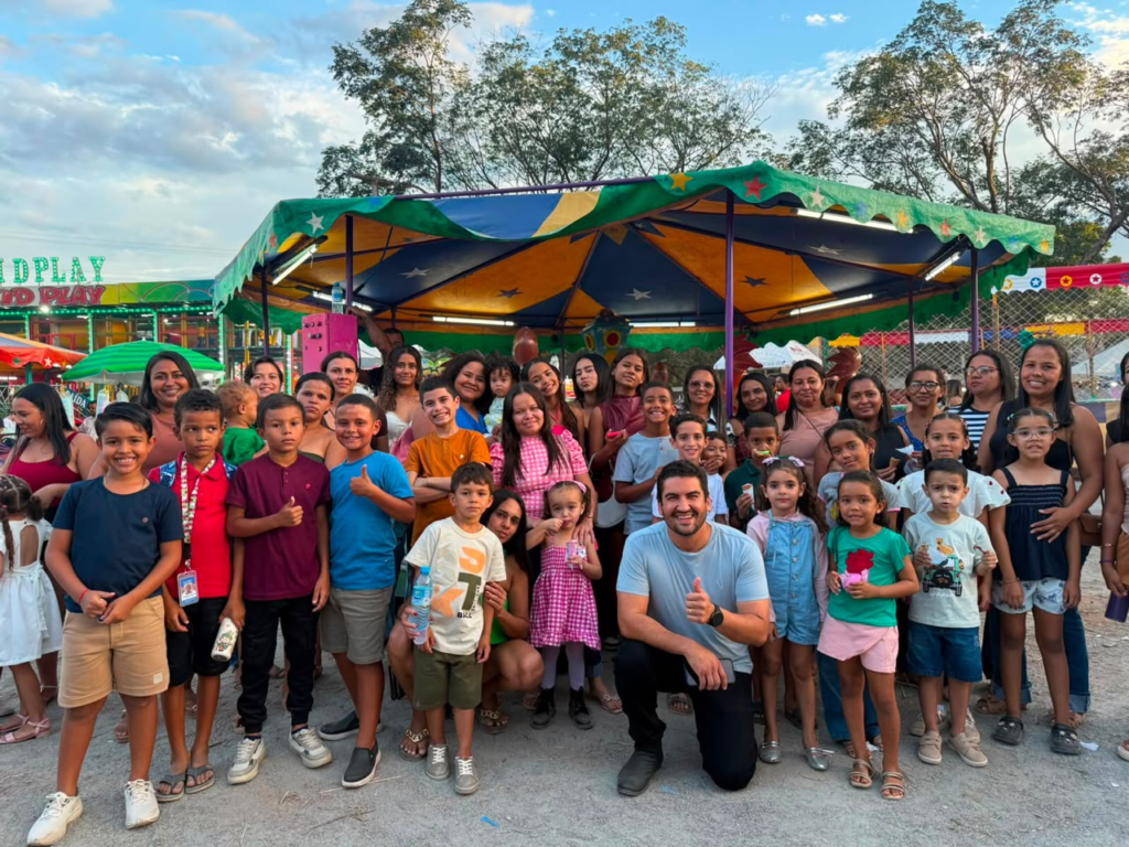 Presidente Matheus Leite reúne 50 crianças para dia de lazer no parque de diversões da Expocrato 1 download (13)