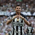 Meia Lucas Mugni em campo com a camisa do Ceará Sporting Club