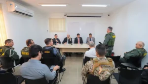 Representantes de órgãos públicos reunidos para avaliar a segurança da Expocrato
