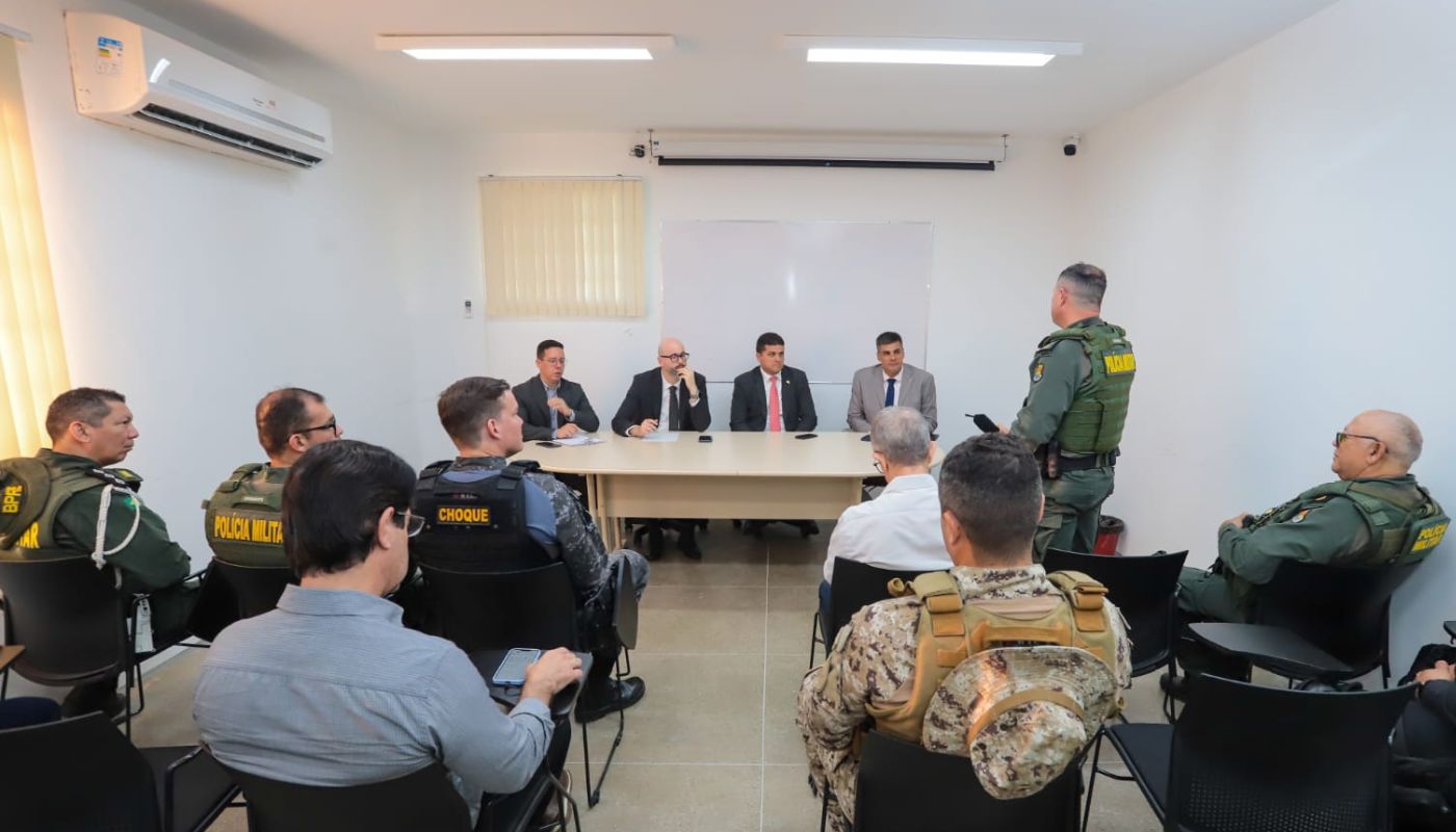 Representantes de órgãos públicos reunidos para avaliar a segurança da Expocrato