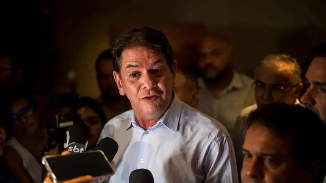 Cid Gomes e Júnior Mano durante articulação política