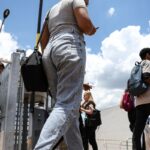 Estudantes chegam para prova do Enem