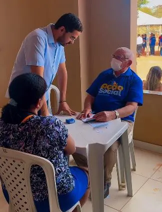 p.12 - Deputado Davi de Raimundão participa sábado de ação social em Crato