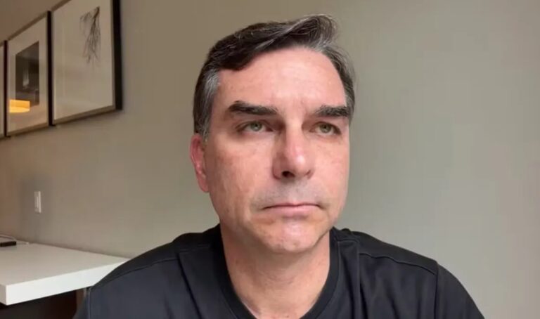 Resistência do Centrão limita alianças de Flávio Bolsonaro na reta final das convenções 2 Imagem de apoio relacionada a alianças Flávio Bolsonaro Centrão
