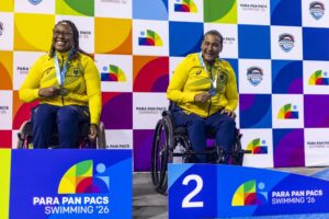 Nadadoras brasileiras celebram medalhas no Parapan-Pacífico em Walnut