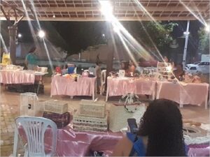 Mulheres empreendedoras em feira de produtos e serviços em Juazeiro do Norte.