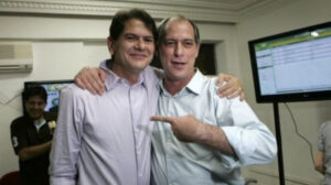 Ciro Gomes e Cid Gomes aparecem lado a lado em fotografia de arquivo
