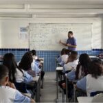 Estudantes em sala de aula de escola municipal do Crato.
