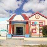 Fachada de escola municipal reinaugurada em Barbalha.