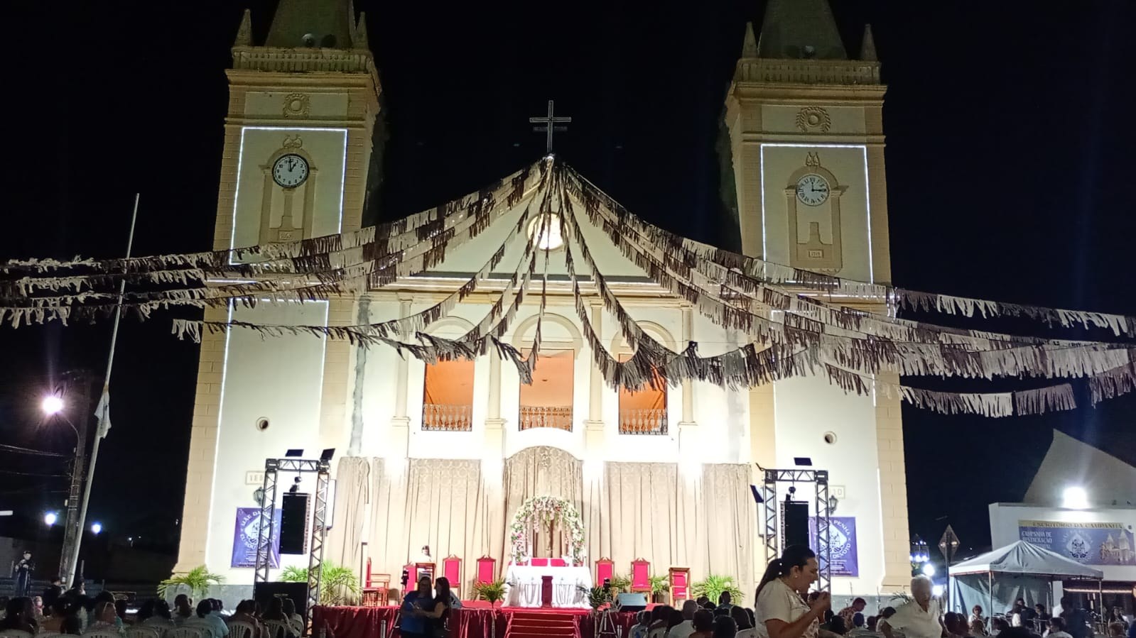 Imagem complementar de Festa de Nossa Senhora da Penha, padroeira da cidade do Crato, Ceará, é celebrada com muita devoção