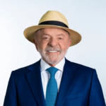 P12 - Lula de chapéu na urna - 01