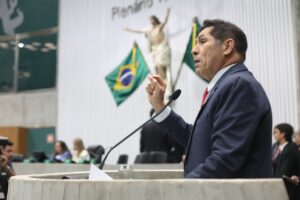 De Assis Diniz destaca liderança do Ceará no Ideb: “fruto de um projeto que prioriza a Educação”